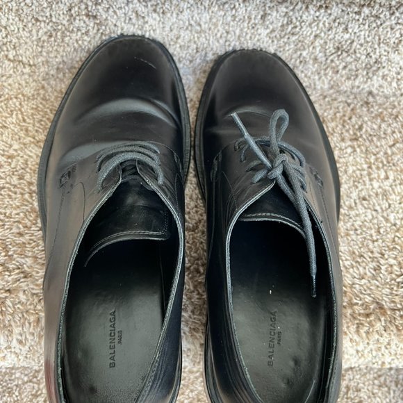 BALENCIAGA Men's Black Leather Derby Shoes. - Picture 7 of 16
